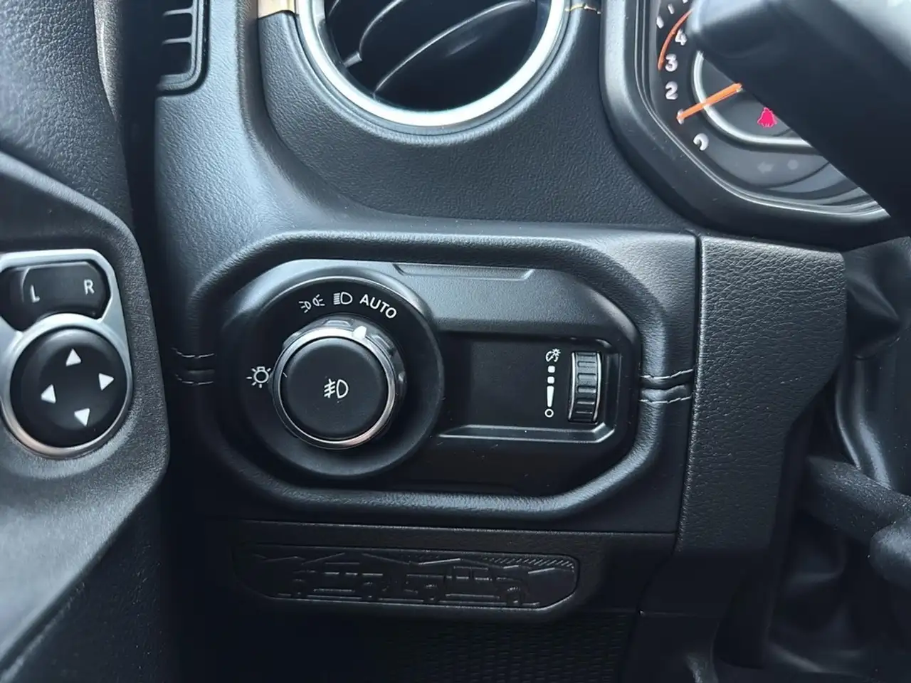 Jeep Wrangler снимка Jeep Wrangler