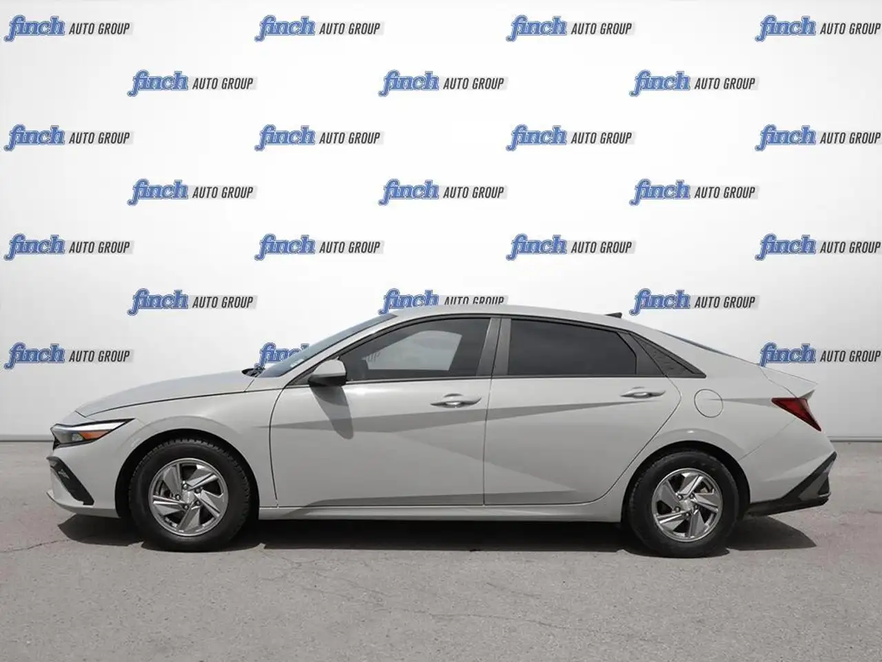 Hyundai ELANTRA photo Hyundai ELANTRA