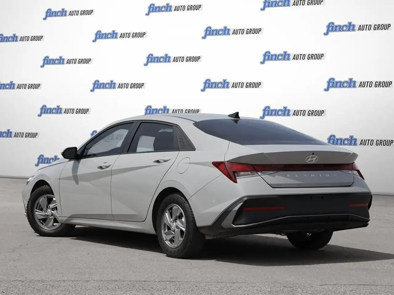 Hyundai ELANTRA photo Hyundai ELANTRA