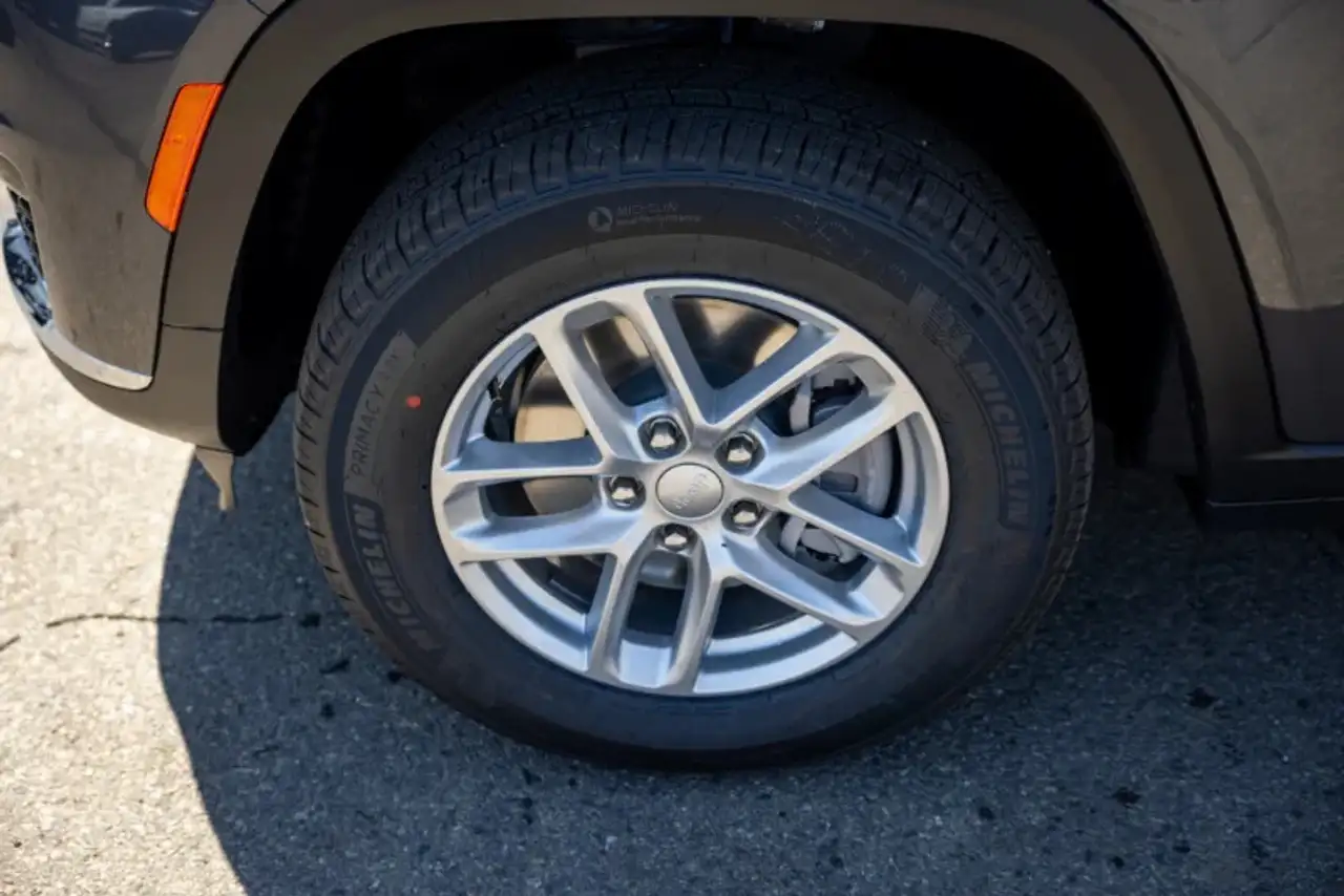 Jeep Grand Cherokee снимка Jeep Grand Cherokee