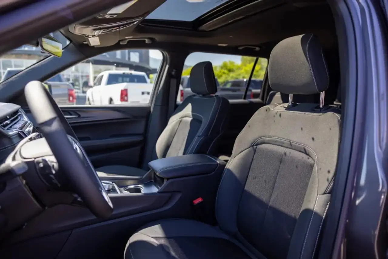 Jeep Grand Cherokee снимка Jeep Grand Cherokee