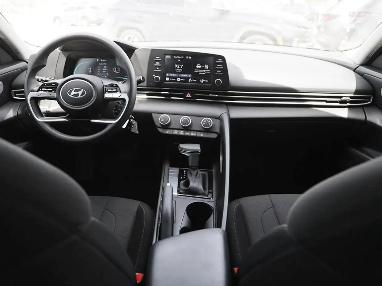 Hyundai ELANTRA photo Hyundai ELANTRA