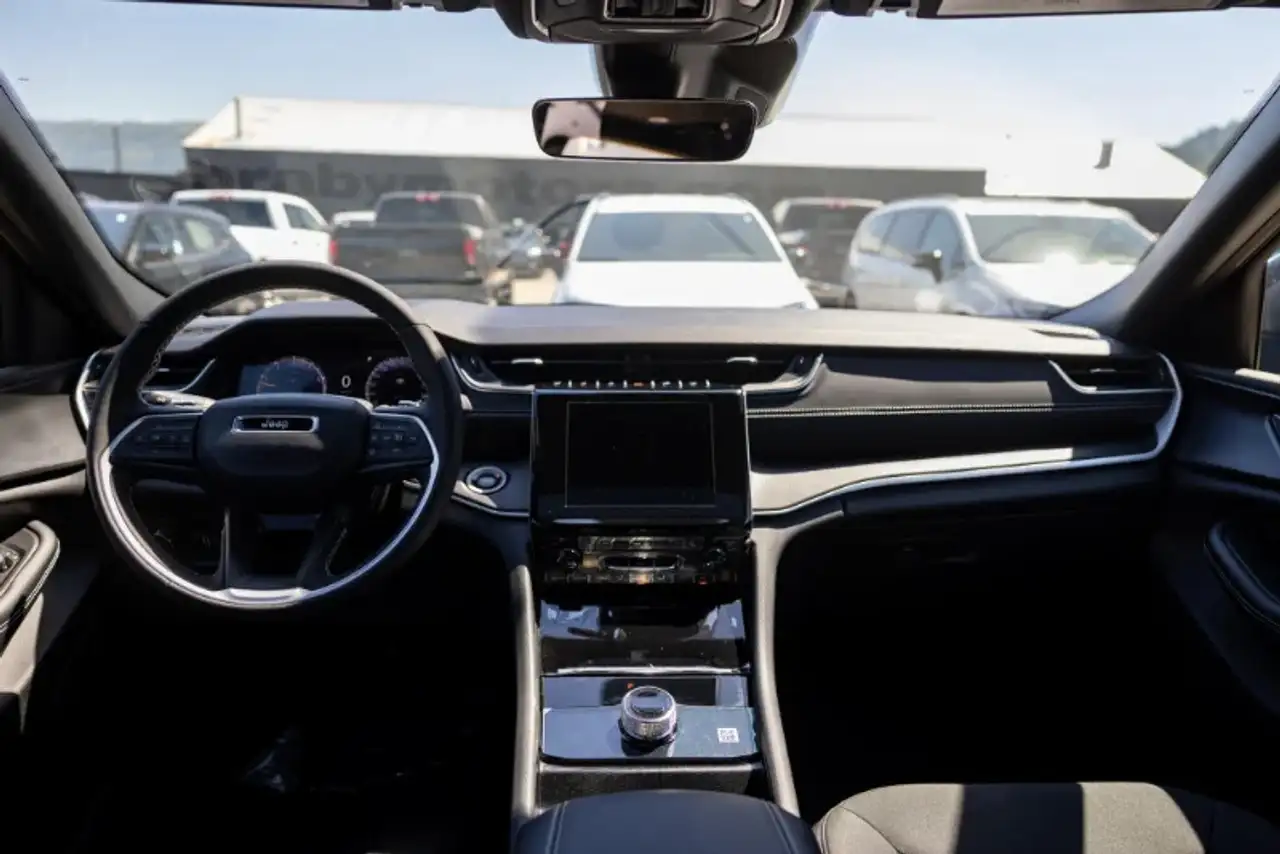 Jeep Grand Cherokee снимка Jeep Grand Cherokee