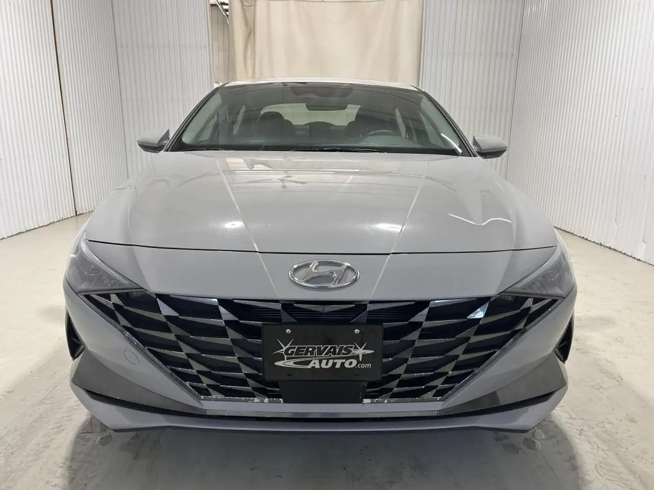 Hyundai ELANTRA photo Hyundai ELANTRA