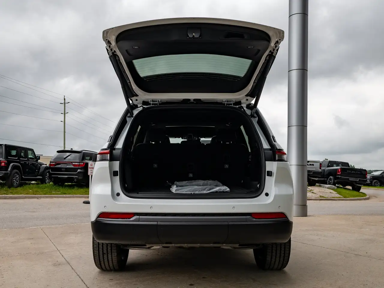 Jeep Grand Cherokee снимка Jeep Grand Cherokee