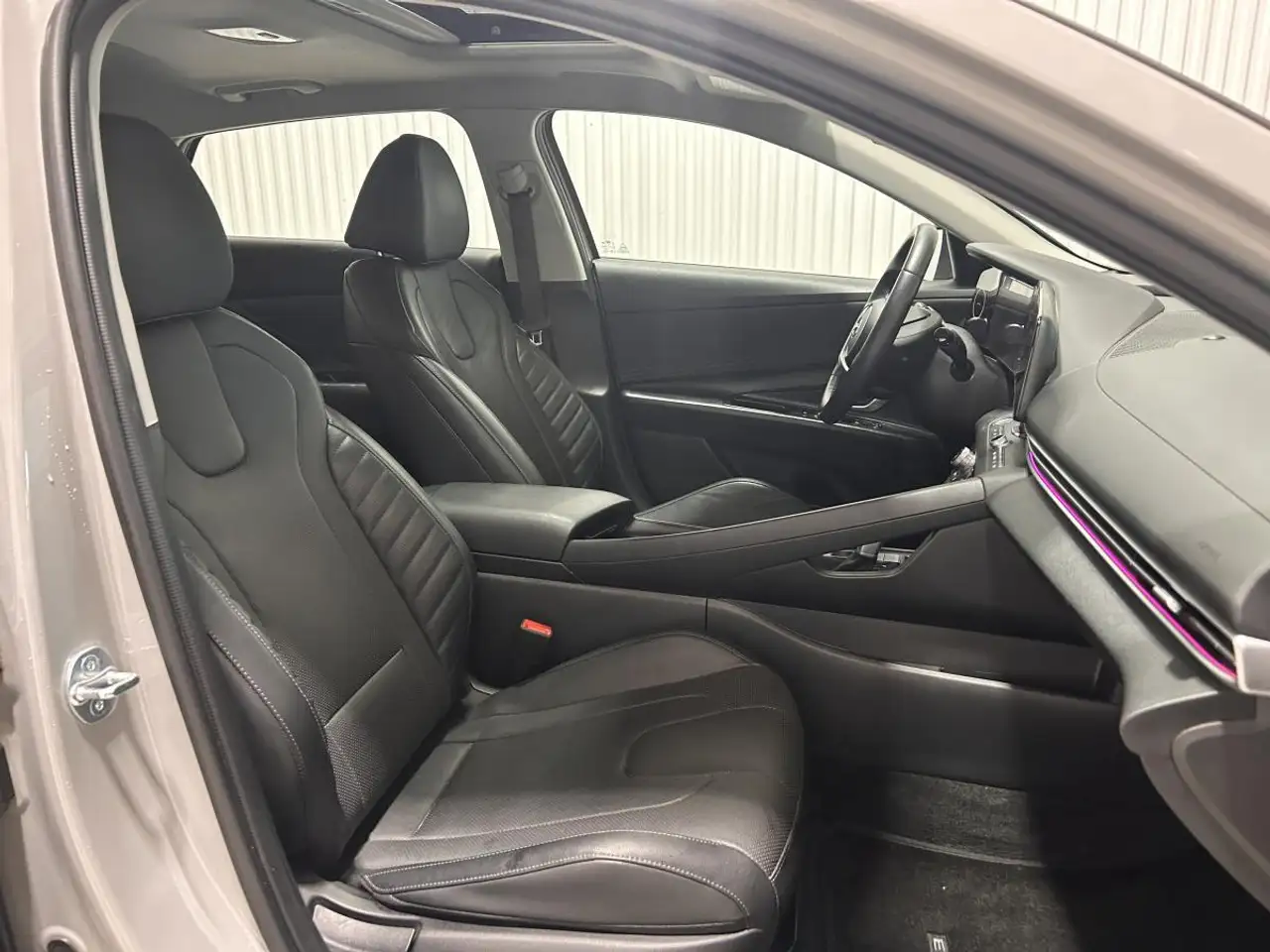 Hyundai ELANTRA photo Hyundai ELANTRA
