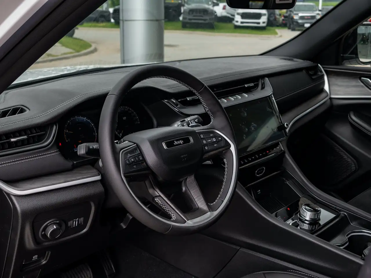 Jeep Grand Cherokee снимка Jeep Grand Cherokee