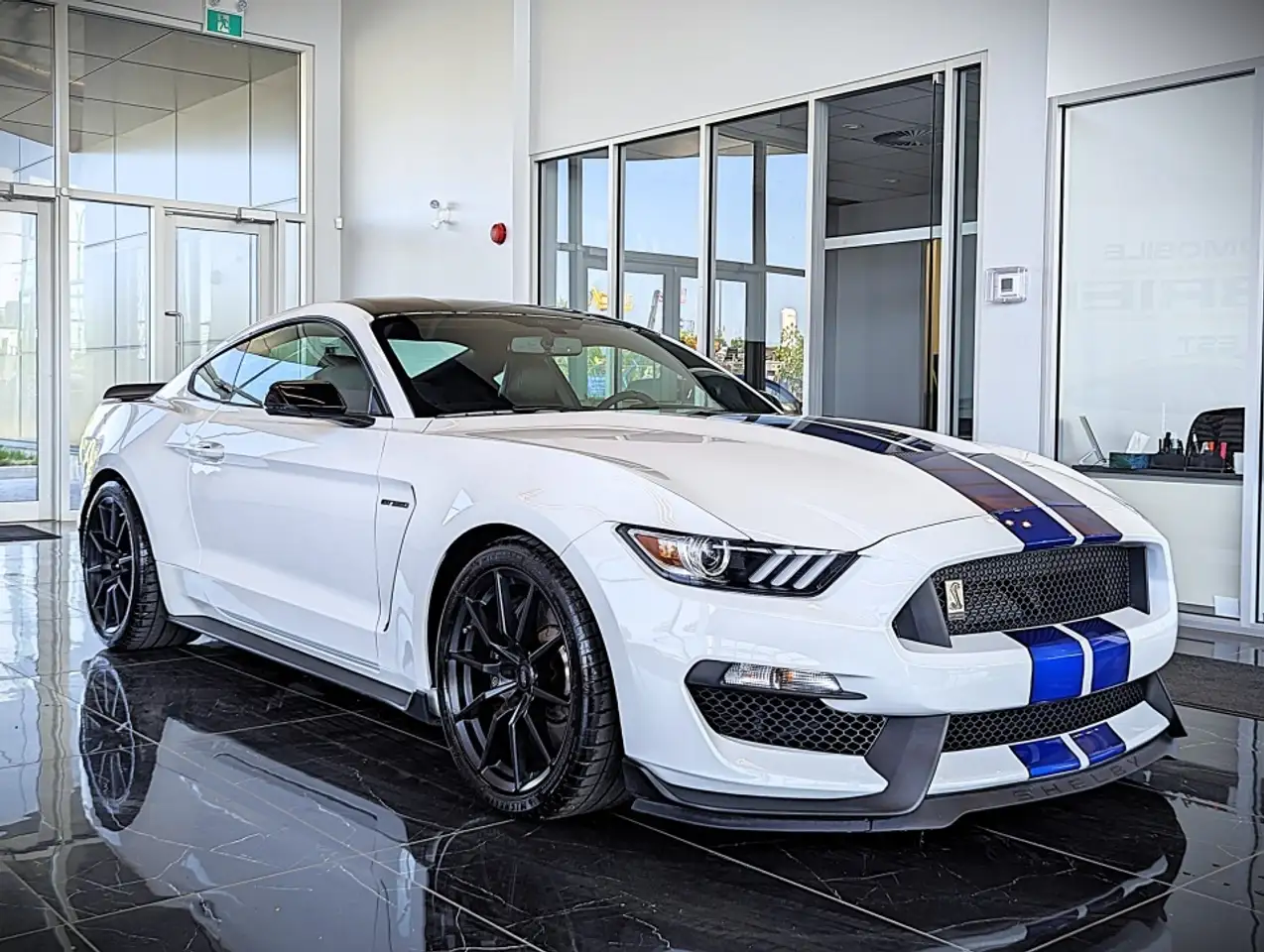 Ford Mustang photo Ford Mustang
