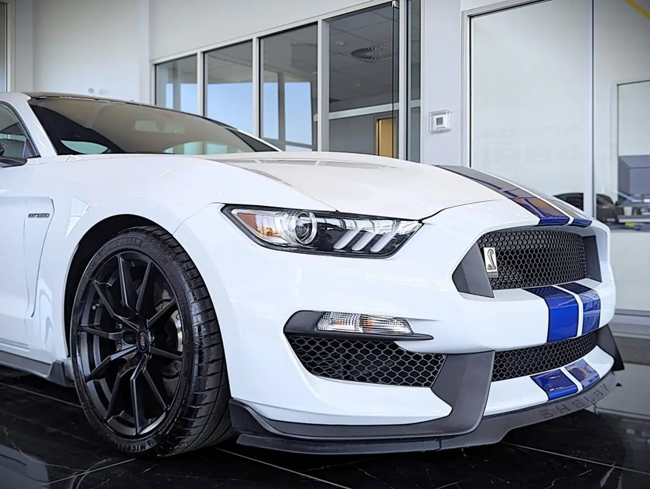 Ford Mustang photo Ford Mustang