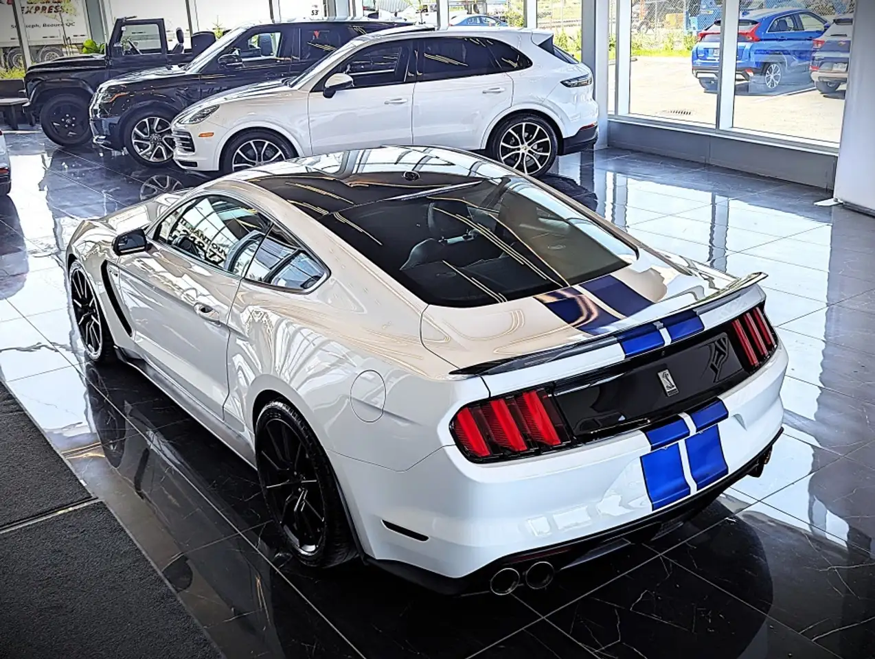 Ford Mustang photo Ford Mustang