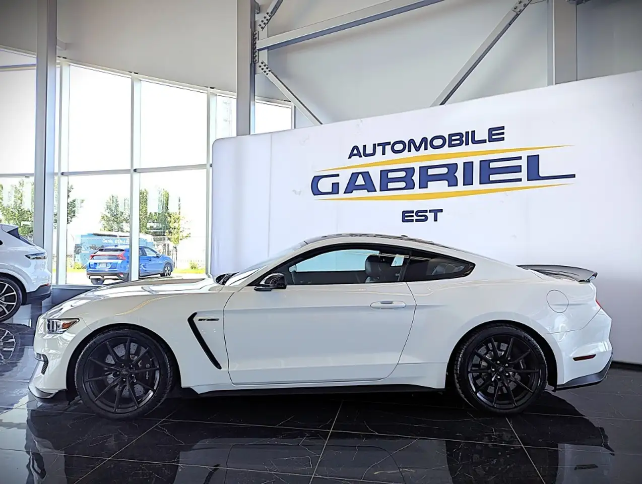 Ford Mustang photo Ford Mustang