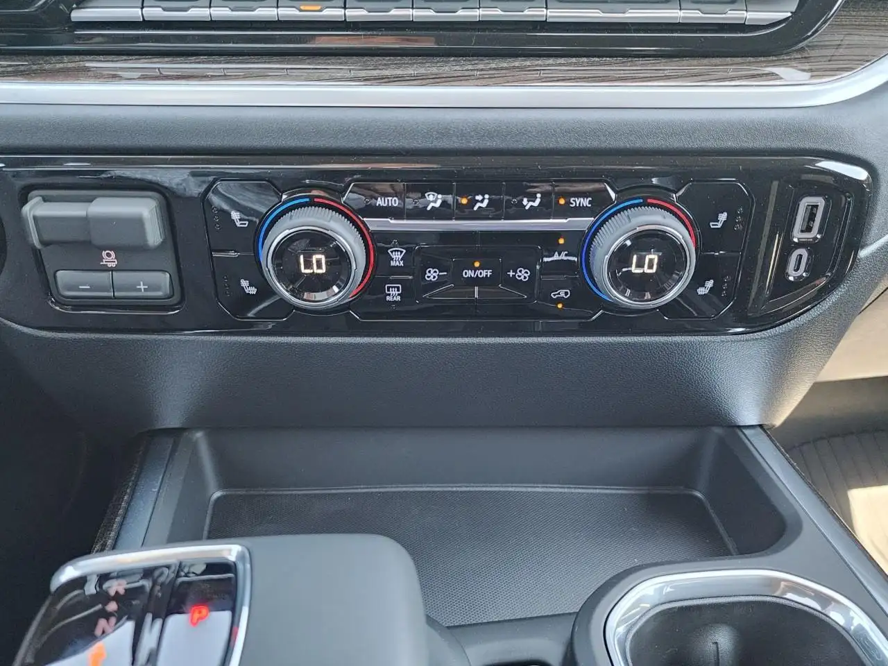 Chevrolet Silverado 1500 photo Chevrolet Silverado 1500
