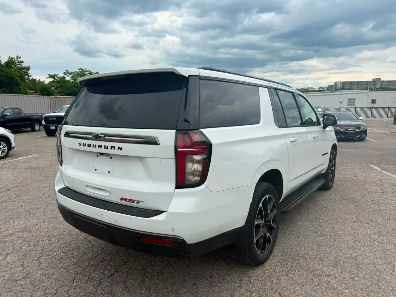 Chevrolet Suburban снимка Chevrolet Suburban
