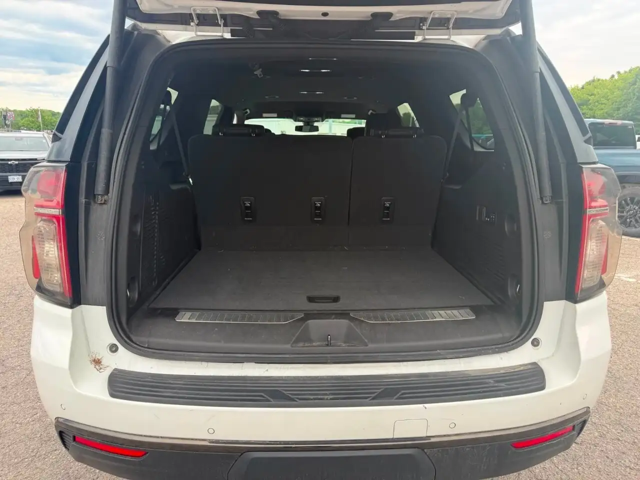 Chevrolet Suburban снимка Chevrolet Suburban