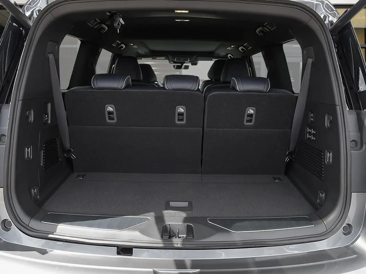 Infiniti QX80 снимка Infiniti QX80