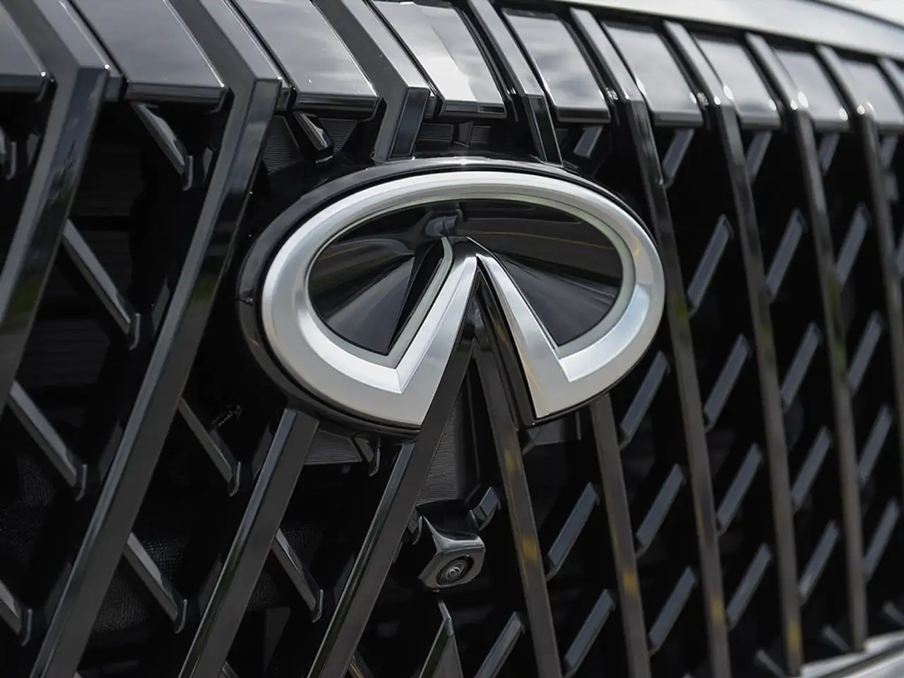 Infiniti QX80 снимка Infiniti QX80