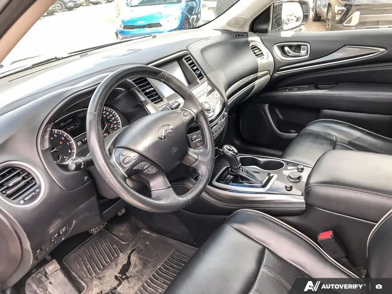 Infiniti QX60 снимка Infiniti QX60