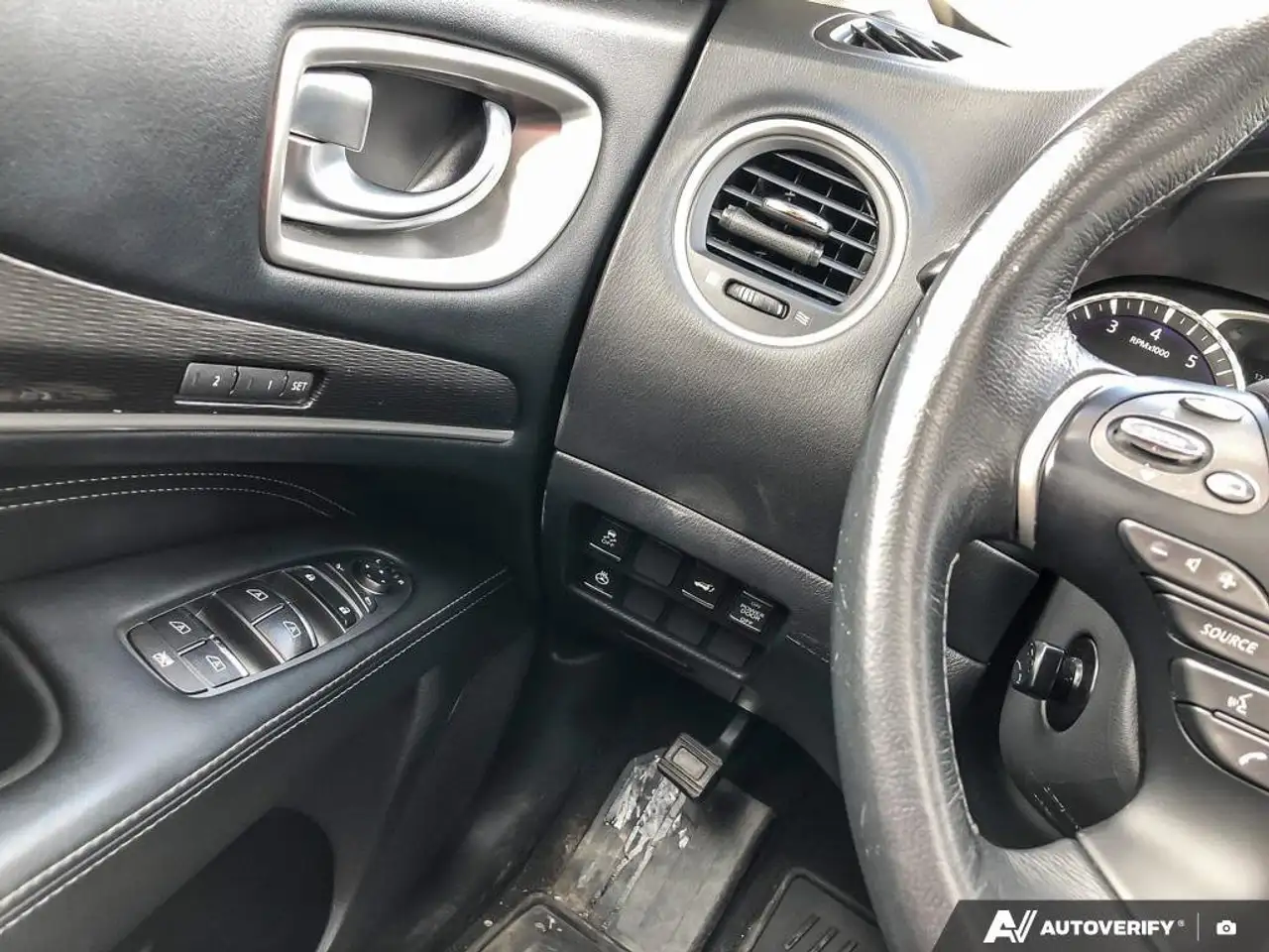 Infiniti QX60 снимка Infiniti QX60
