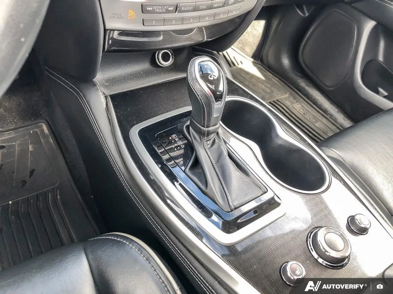 Infiniti QX60 снимка Infiniti QX60