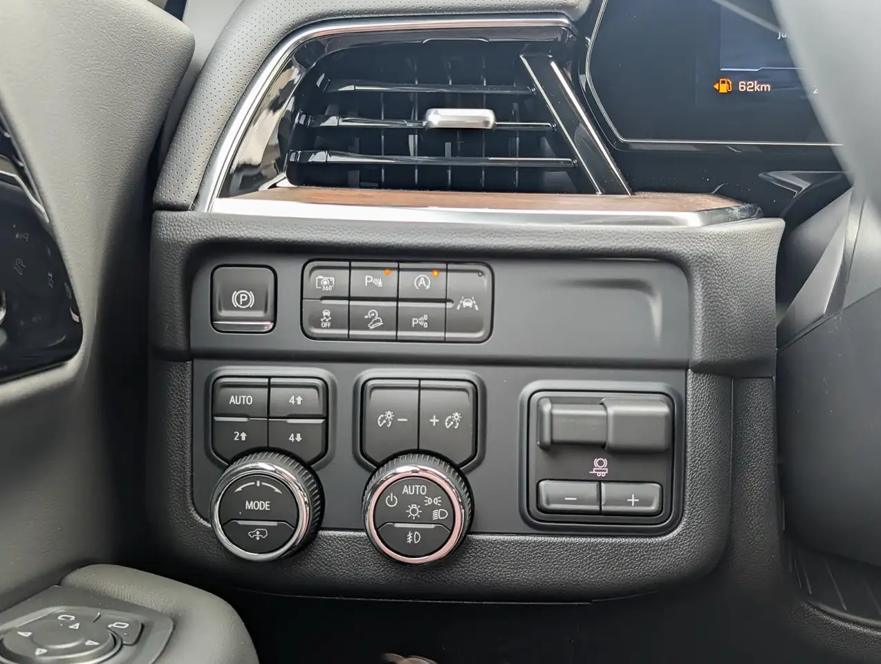 Chevrolet Tahoe photo Chevrolet Tahoe