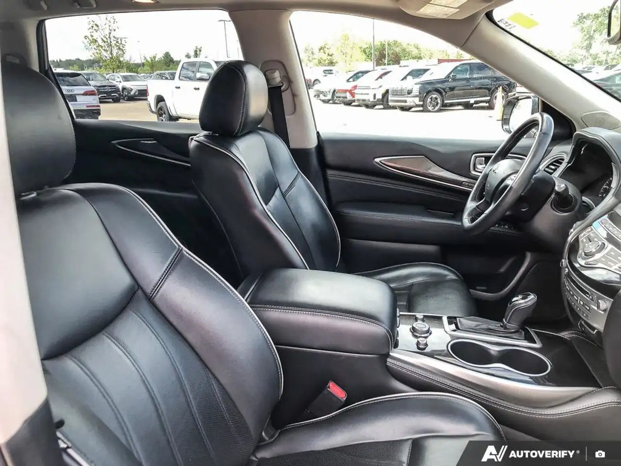 Infiniti QX60 снимка Infiniti QX60