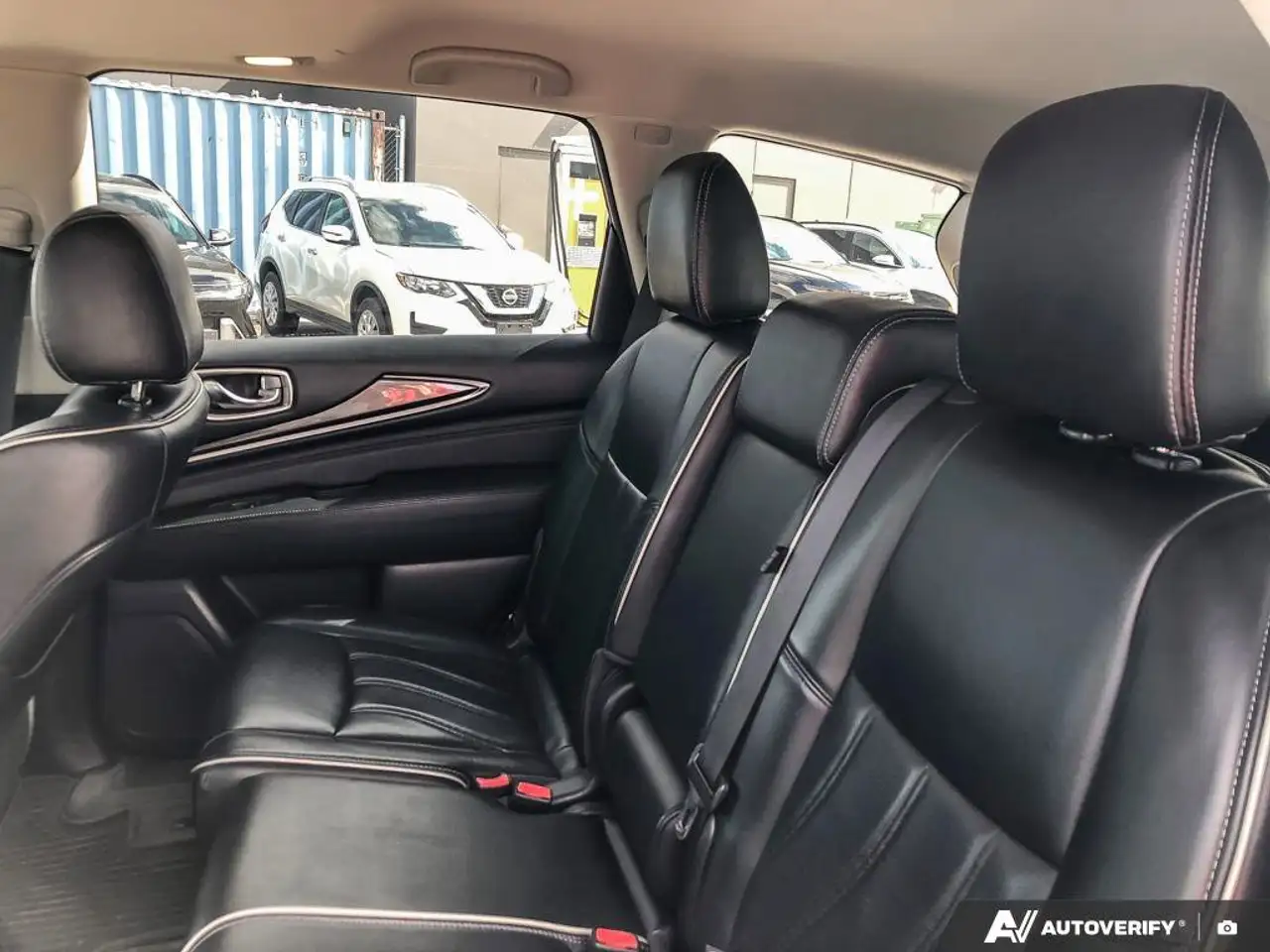 Infiniti QX60 снимка Infiniti QX60