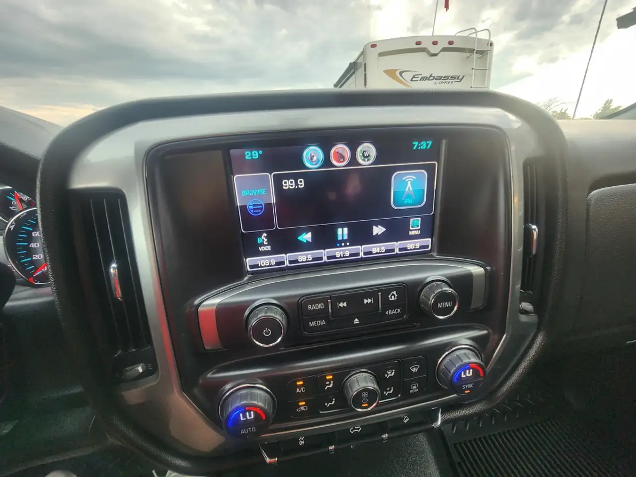 Chevrolet Silverado 1500 снимка Chevrolet Silverado 1500