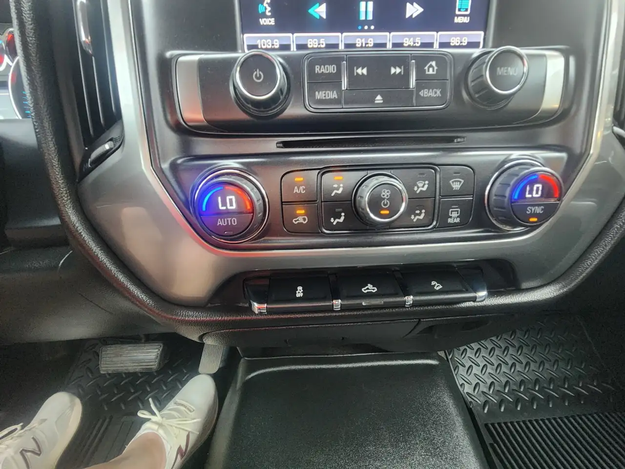Chevrolet Silverado 1500 снимка Chevrolet Silverado 1500
