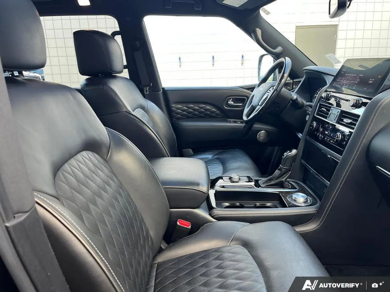 Infiniti QX80 fotografie Infiniti QX80