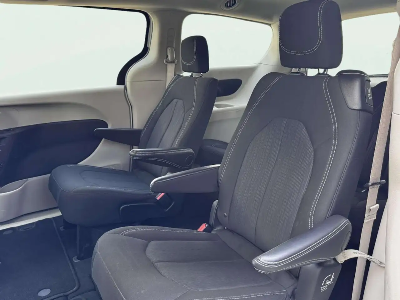 Chrysler Grand Caravan photo Chrysler Grand Caravan