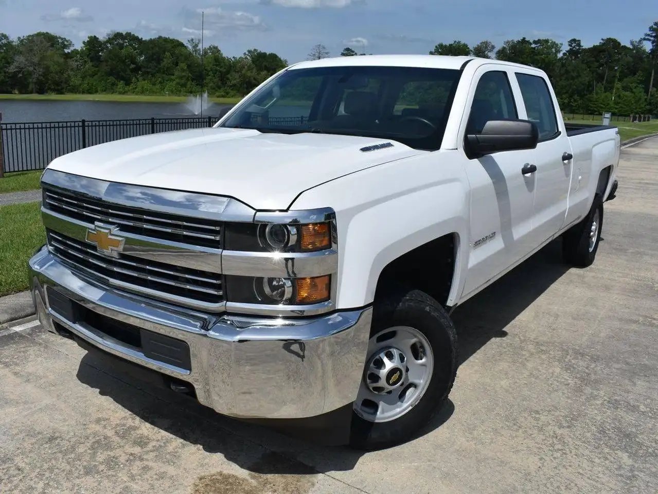 Chevrolet Silverado 2500 photo Chevrolet Silverado 2500