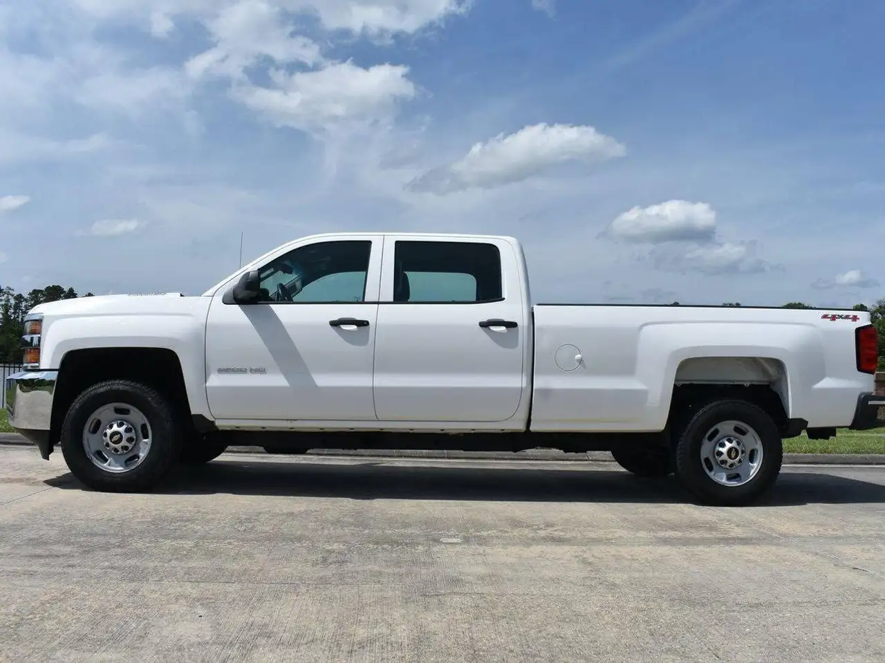 Chevrolet Silverado 2500 photo Chevrolet Silverado 2500