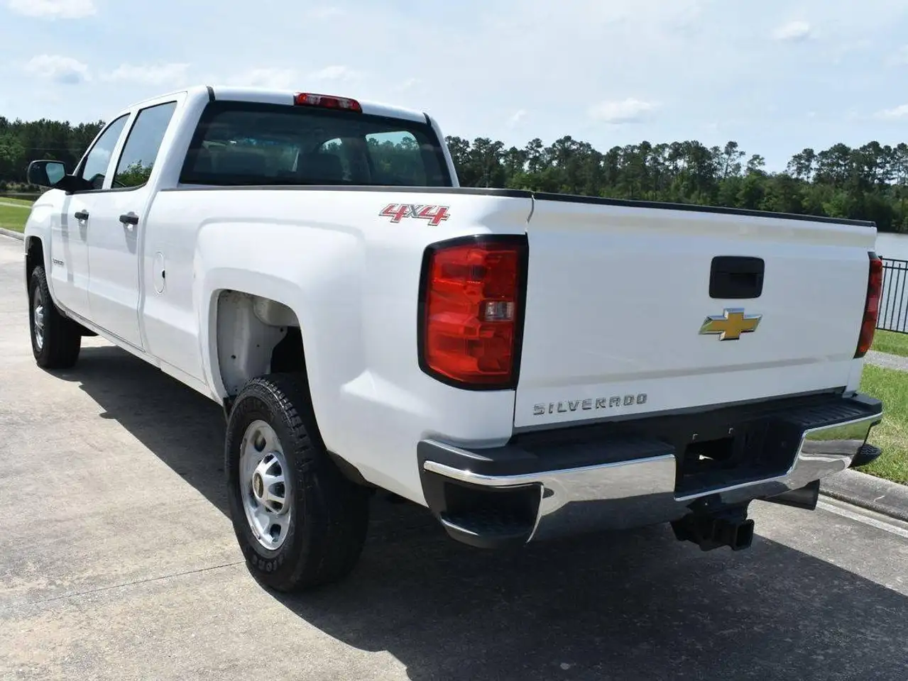 Chevrolet Silverado 2500 photo Chevrolet Silverado 2500