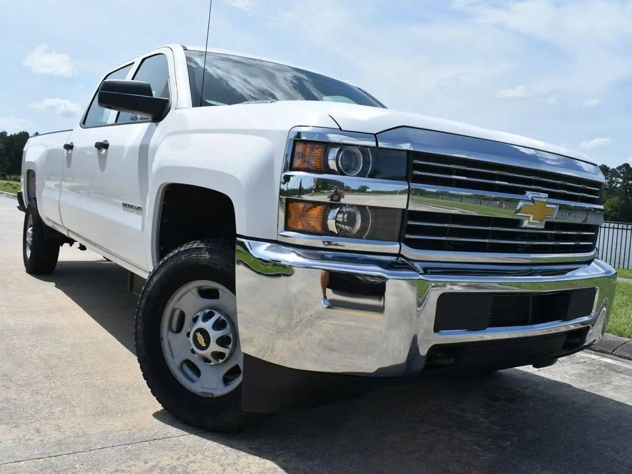 Chevrolet Silverado 2500 photo Chevrolet Silverado 2500