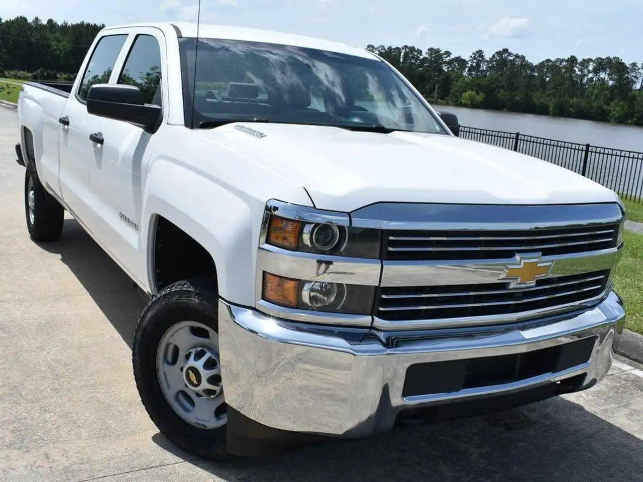 Chevrolet Silverado 2500 photo Chevrolet Silverado 2500