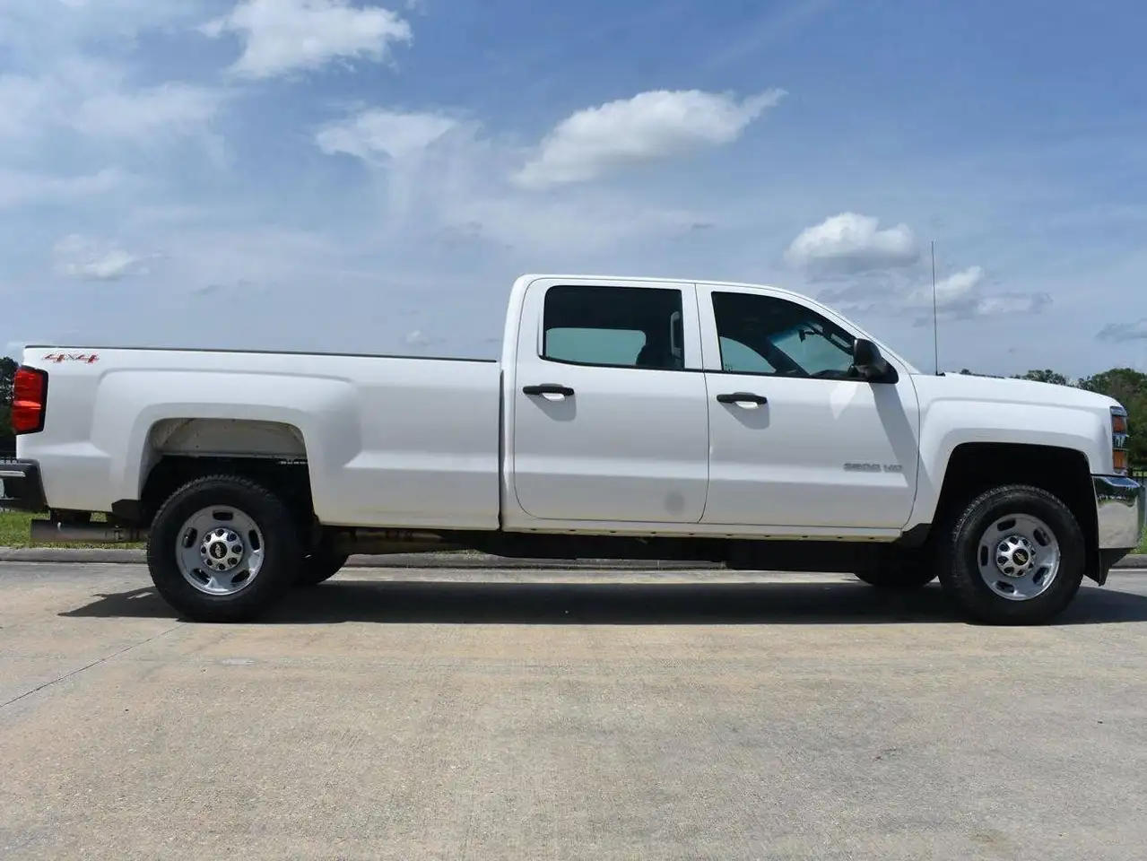 Chevrolet Silverado 2500 photo Chevrolet Silverado 2500