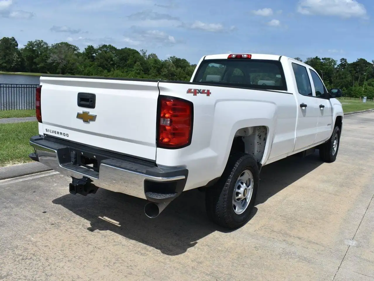 Chevrolet Silverado 2500 photo Chevrolet Silverado 2500
