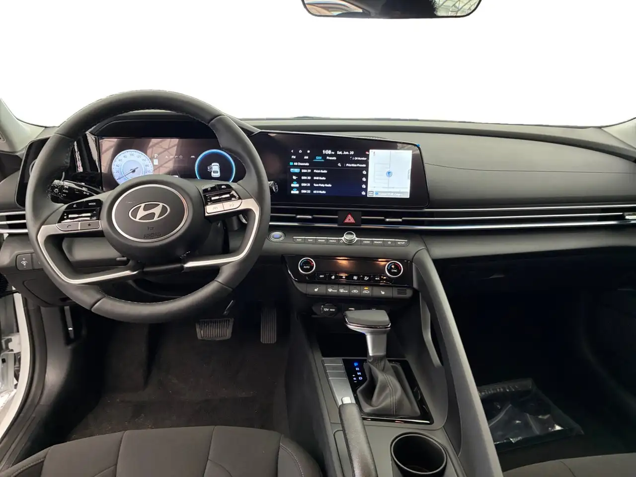 Hyundai ELANTRA снимка Hyundai ELANTRA