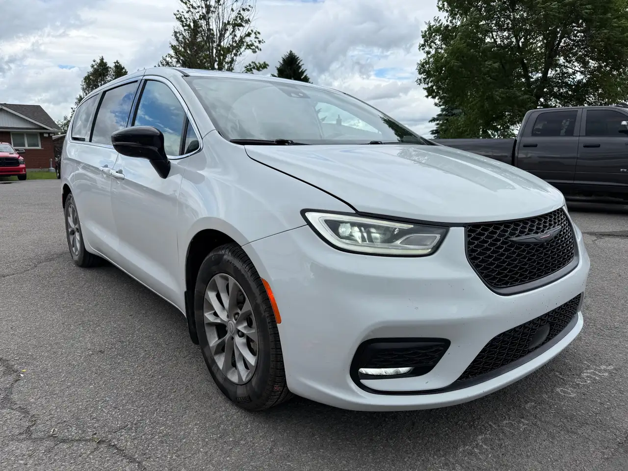 Chrysler Pacifica photo Chrysler Pacifica