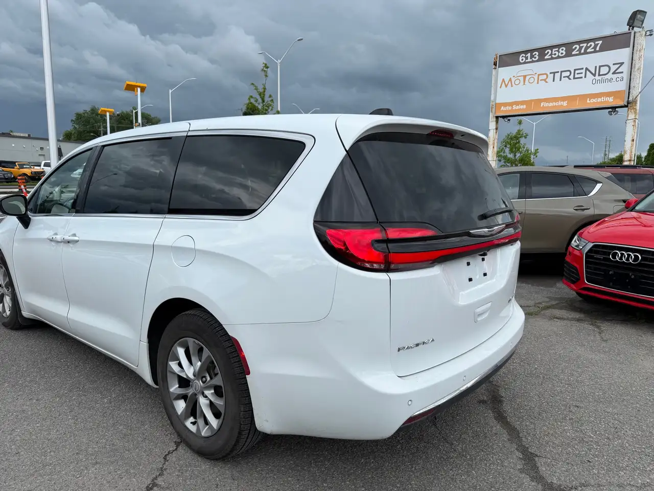 Chrysler Pacifica photo Chrysler Pacifica