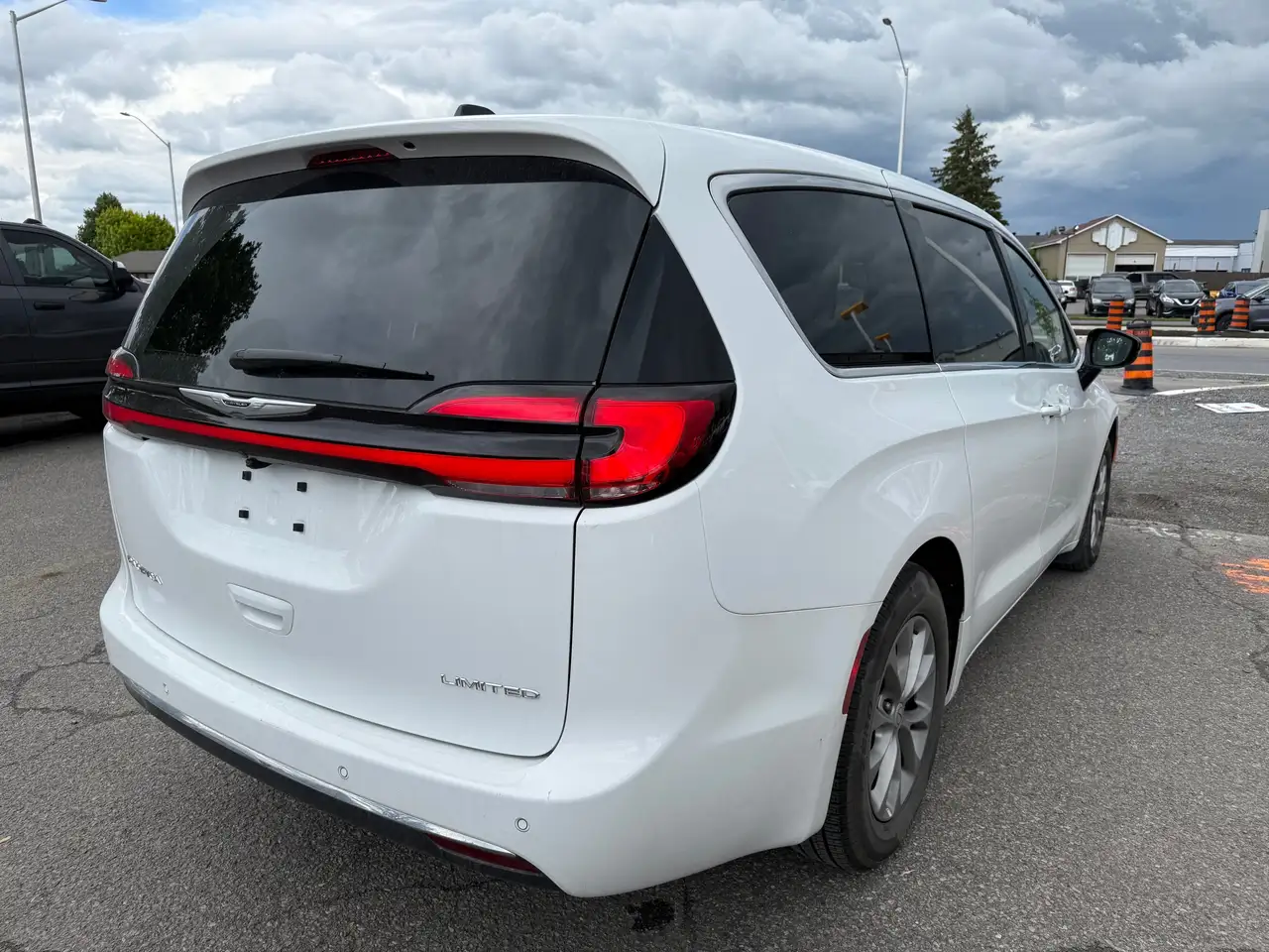 Chrysler Pacifica photo Chrysler Pacifica