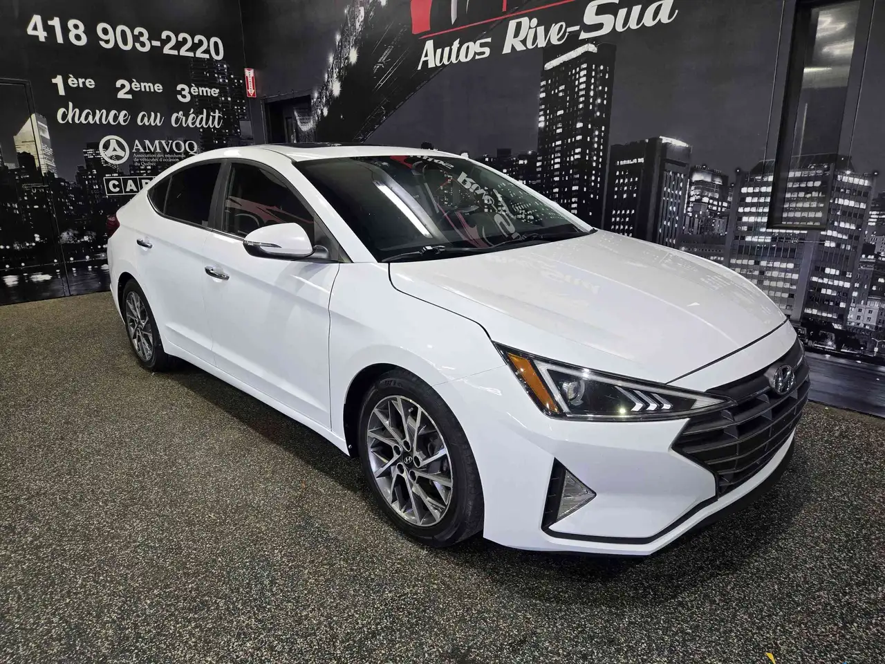 Hyundai ELANTRA photo Hyundai ELANTRA