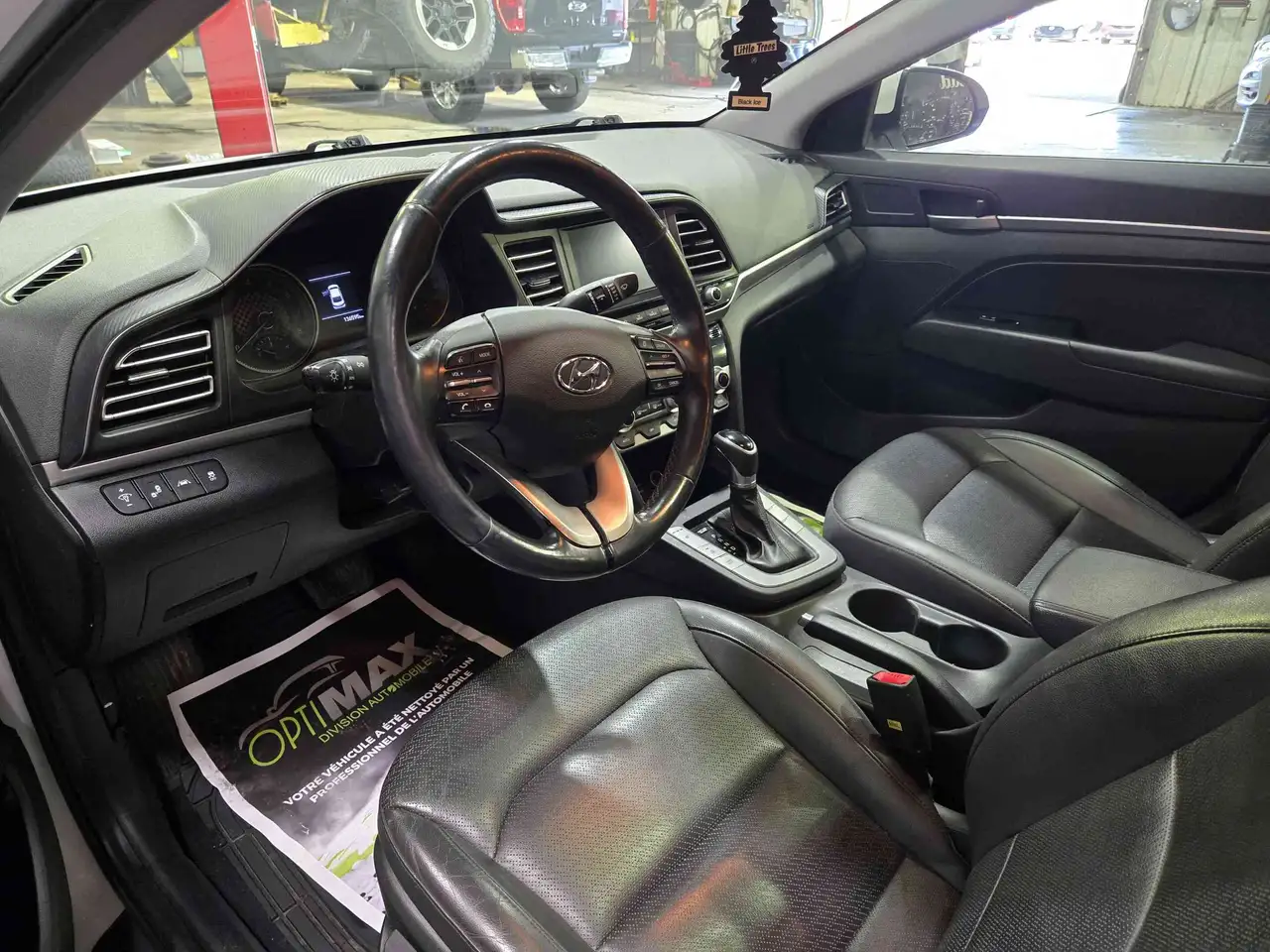 Hyundai ELANTRA photo Hyundai ELANTRA