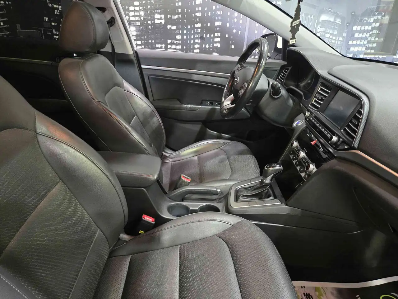 Hyundai ELANTRA photo Hyundai ELANTRA