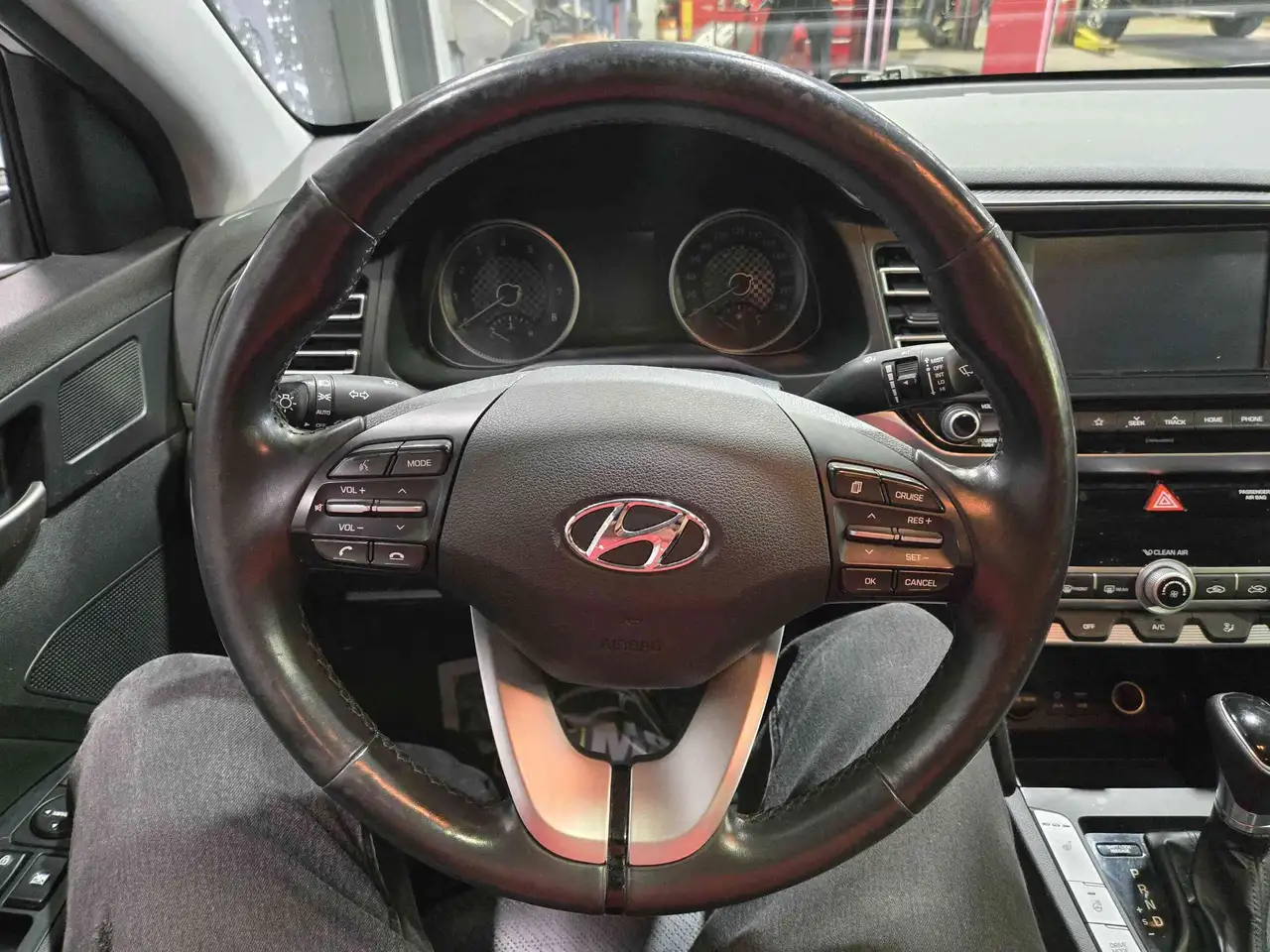 Hyundai ELANTRA photo Hyundai ELANTRA