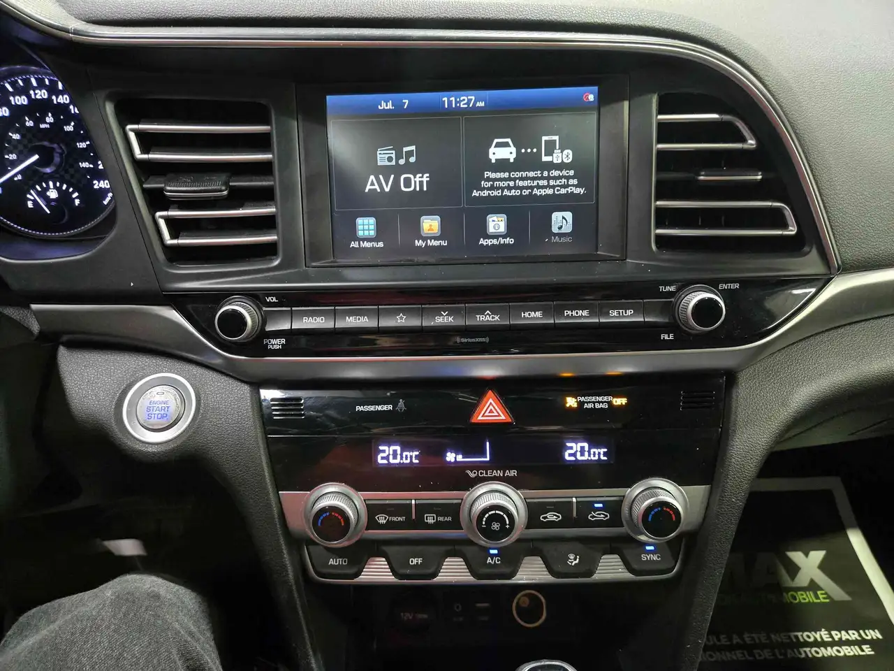 Hyundai ELANTRA photo Hyundai ELANTRA
