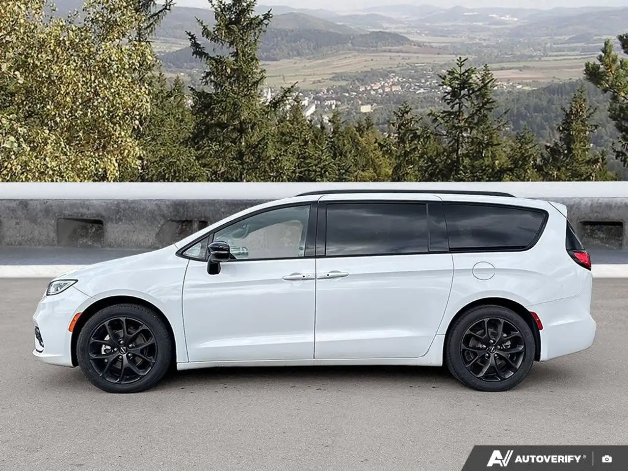 Chrysler Pacifica снимка Chrysler Pacifica