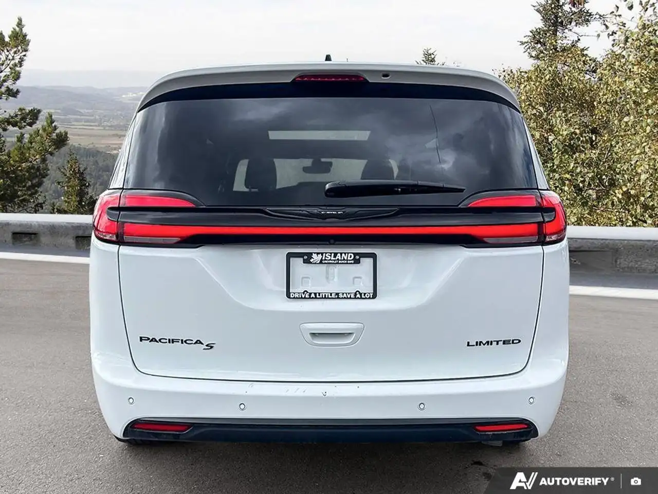 Chrysler Pacifica снимка Chrysler Pacifica