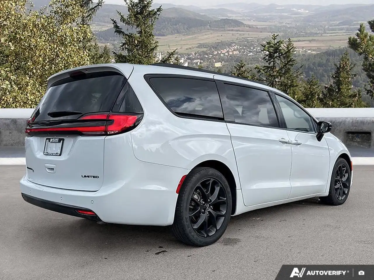 Chrysler Pacifica снимка Chrysler Pacifica