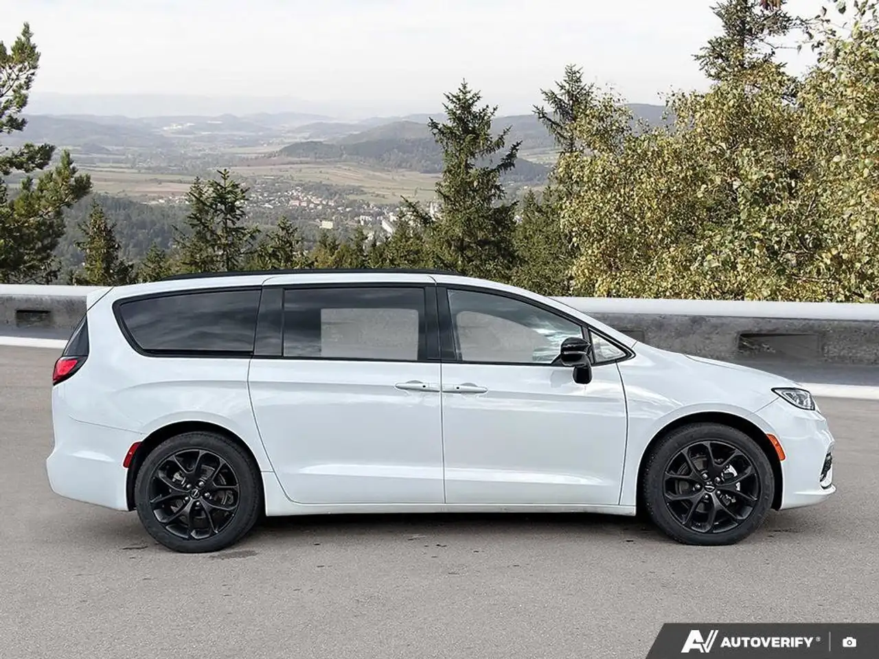 Chrysler Pacifica снимка Chrysler Pacifica